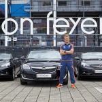 Selectie Feyenoord neemt nieuwe Opels in ontvangst